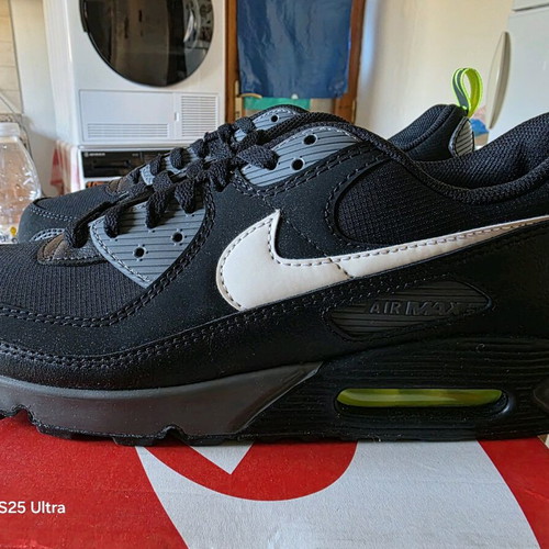 Nike Air Max 90 Black Volt New Unworn Size 45.5