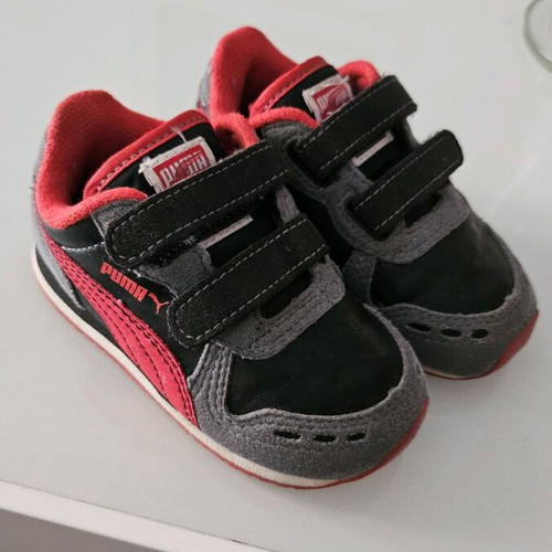 Puma toddler shoes size 21 like new