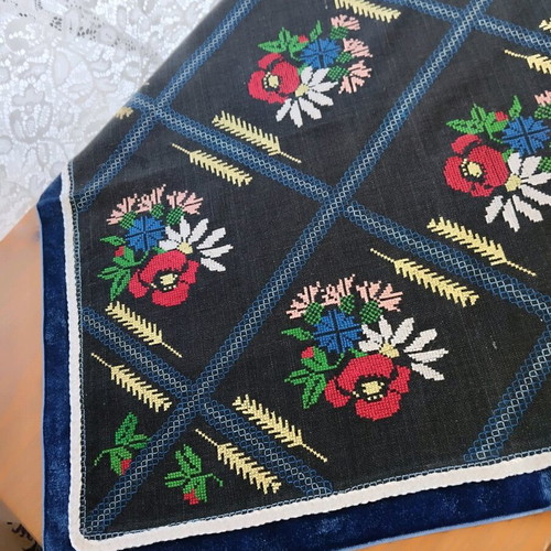 Vintage square unused 60x60 cm hand embroidered