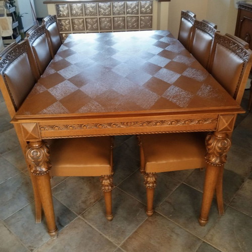 Classic extendable dining set with 8 leather chairs like new