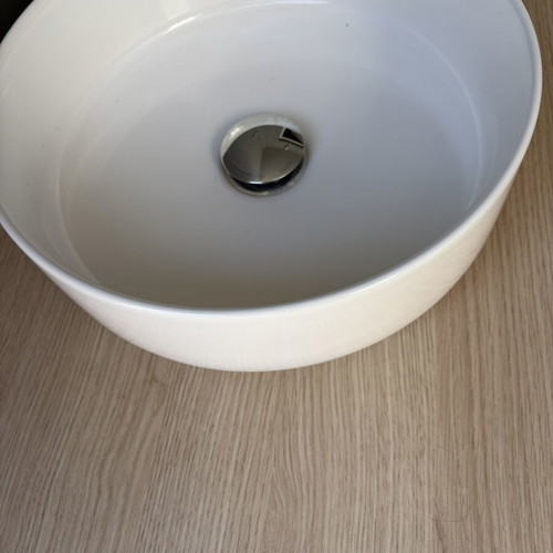 Bathroom sink like new, round 35 cm, white glossy porcelain, countertop