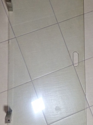 Τζάμι τζακιού μεταχειρισμένο 50x90 με μεταλλικά στηρίγματα