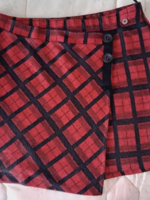 Attrattivo skirts used, 2 short size L