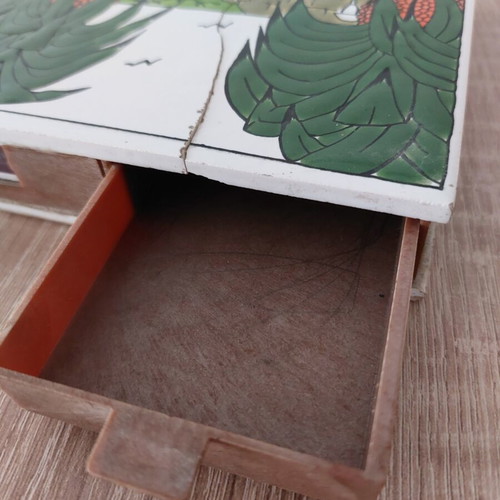 Decorative Kos 15 cm vintage with compartments and ceramic tile used