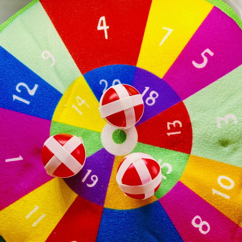 Velcro Target Game with Balls like new