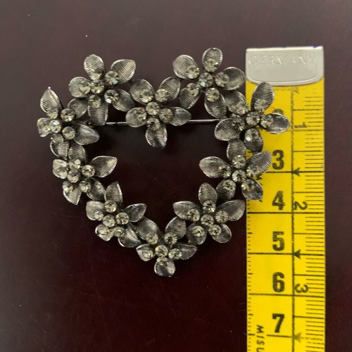 Vintage heart-shaped brooch with earrings silver, like new