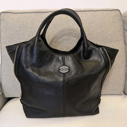 Tod's black handbag in like new condition
