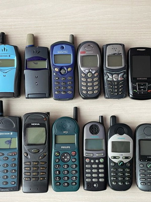Vintage phones package of 16 used, Nokia Motorola Siemens Ericsson Alcatel Samsung Philips