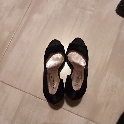 Sante satin sandals size 38 like new, black