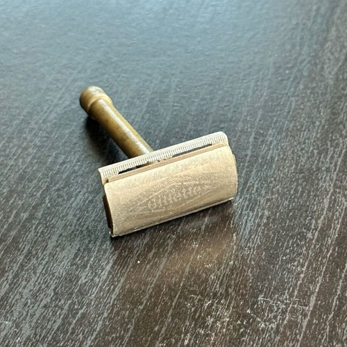 Gillette vintage safety razor used, made in England, 7x4 cm