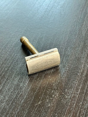 Gillette vintage ξυριστική μηχανή ασφαλείας μεταχειρισμένη, Made in England, 7x4 εκ.