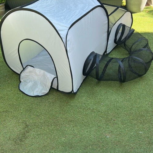 Large tunnel play tent for cats and small dogs