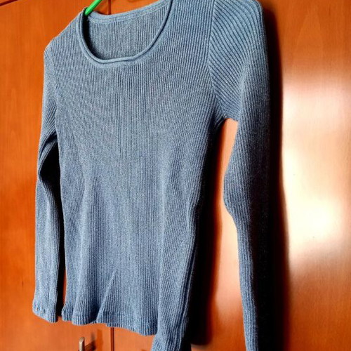 Blue elastic blouse used with silver thread