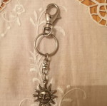Sun keychain hanging like new, silver