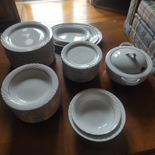 Eschenbach Bavaria vintage porcelain dinnerware set like new