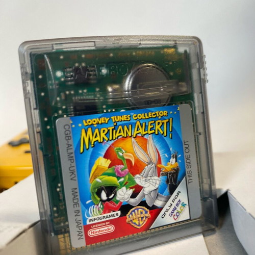 Nintendo Game Boy Color употребяван с Looney Tunes Martian Alert пълен