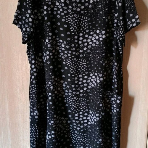 Robe new with pockets, belt and side slits, size XXXL