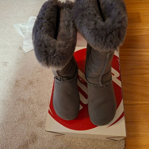 FitFlop boots new with sheepskin fur gray size 38