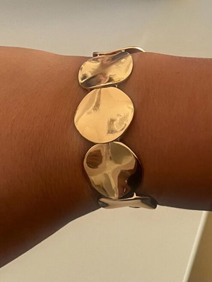 Women's bracelet new in gold tones