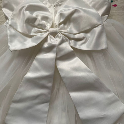 Flower girl dress with tail and bow, like new, age 2-3