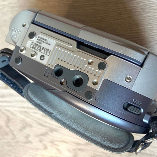 Canon DC100 MiniDVD Camcorder like new with remote and original accessories