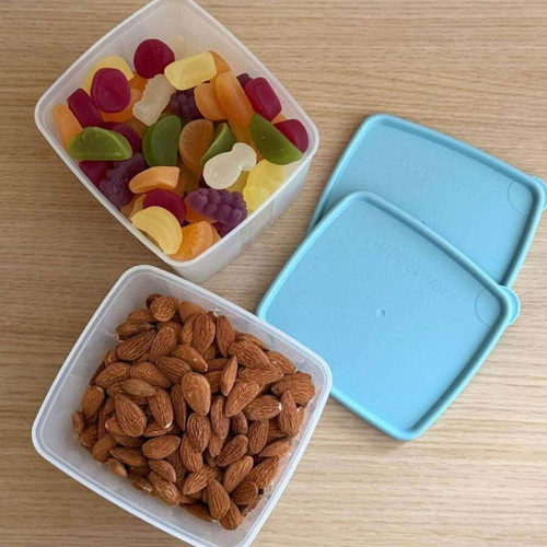 Tupperware set of 2 square containers 840 ml new