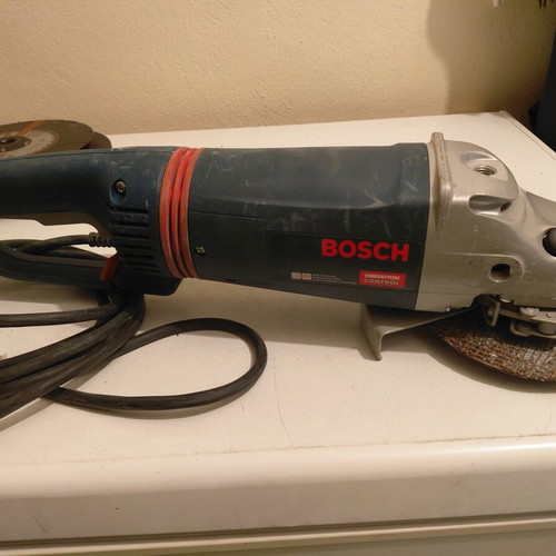 Bosch Professional 230mm Angle Grinder like new with tool bag