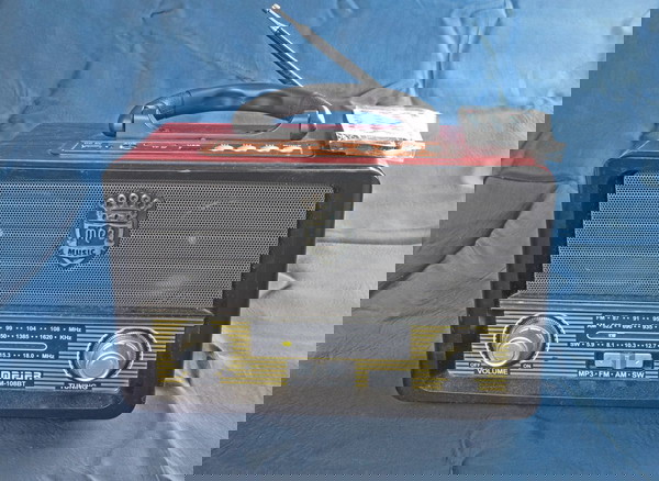 Φορητό Ραδιόφωνο SD/MP3/USB