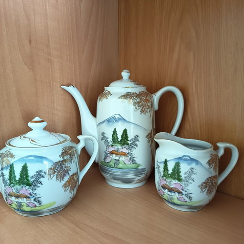 Vintage Kutani porcelain teapot and tea set, 26 pieces, hand painted in Japan