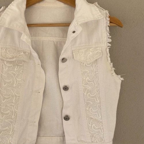 White denim vest like new with embroidery, size XS/S