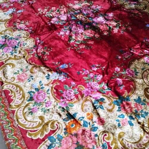 Vintage Italian velvet tablecloth like new with floral motifs and fringes