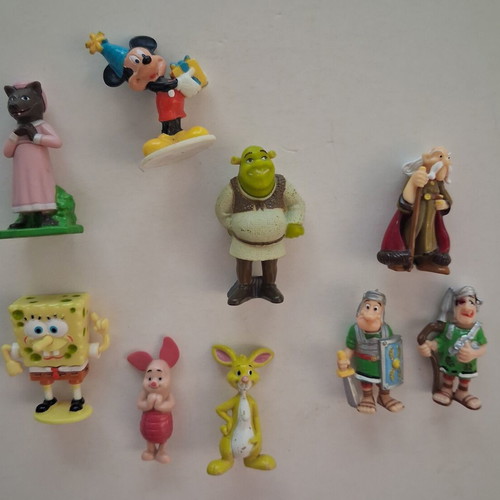 Kinder miniatures set of 9 figures used, including Bob, Shrek, Mickey