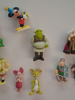 Kinder miniatures set of 9 figures used, including Bob, Shrek, Mickey
