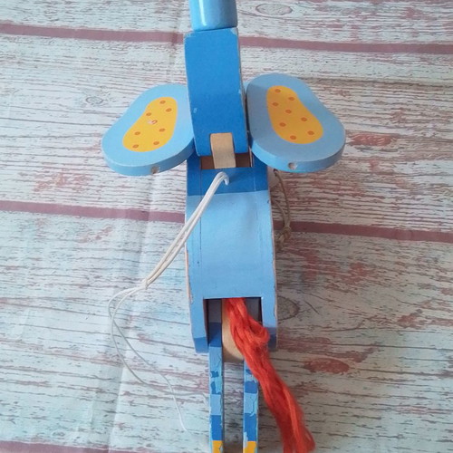 Wooden children's elephant marionette used, length 18 cm