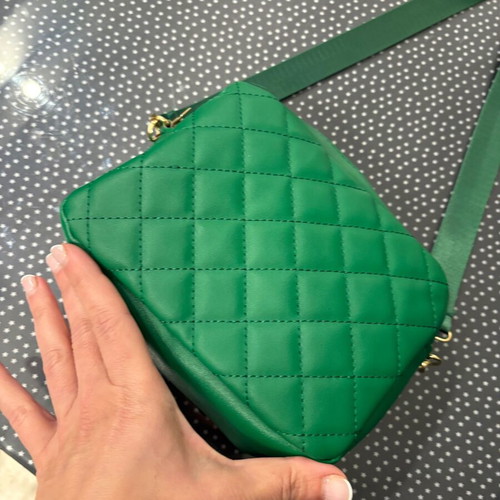 Quilted green crossbody shoulder bag new, unused