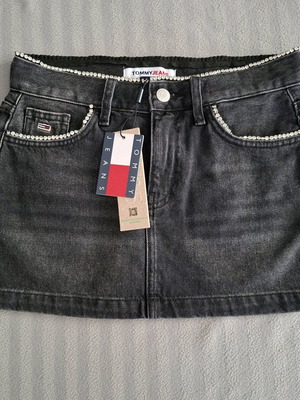 Φούστα Tommy Hilfiger τζιν καινούργια, μαύρη με διαμαντάκια