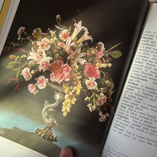 Julia Clements Gift Book of Flower Arranging hardcover like new