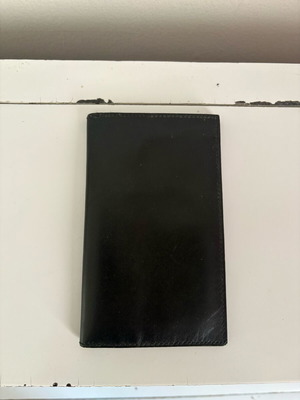 Leather card holder black like new