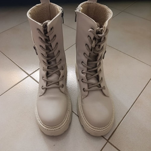 Trendyol cream ankle boots new, size 39 with laces and zipper