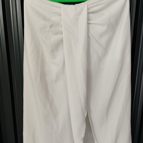 Women's white skirt size L like new