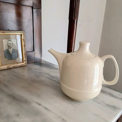 Scherzer Bavaria Germany teapot like new, fine porcelain with handmade wool cover