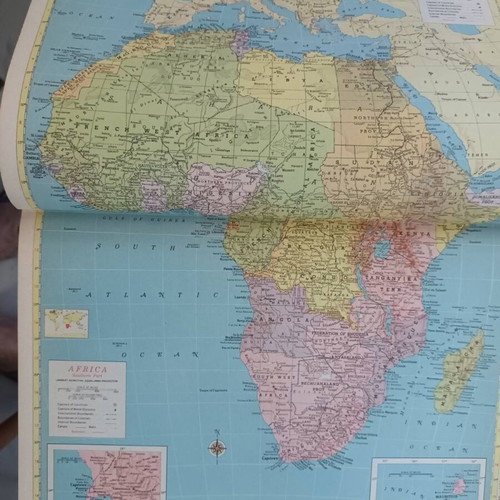 Hammond's World Atlas, 176 pages, Greek