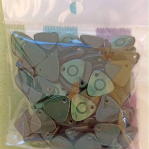 Acrylic triangular beads in 7 colors, pack of 120, new