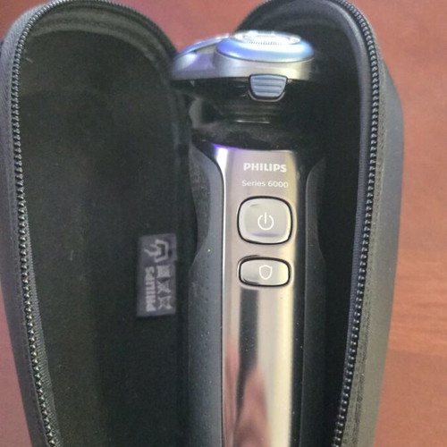 Philips Series 6000 shaver like new