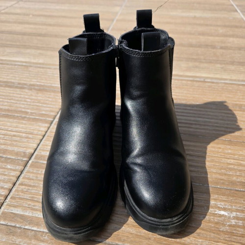 Black Zara boots like new, casual, size 35