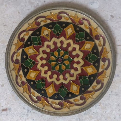Set of 4 brass hanging plates, 2 large 14.5cm and 2 small 10.5cm