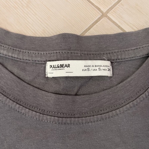 Pull & Bear T-shirt like new, size small, grey