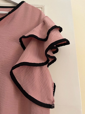 Summer blouse like new with ruffle sleeve, black and pink, XL