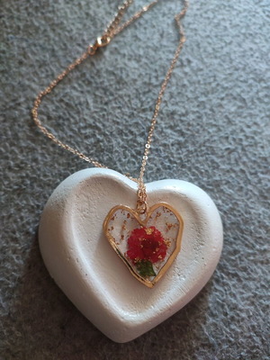 Necklace with dried flower new, gold color