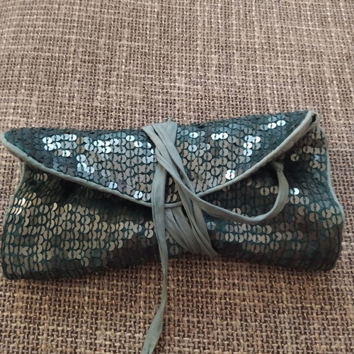 Makeup and brush bag like new